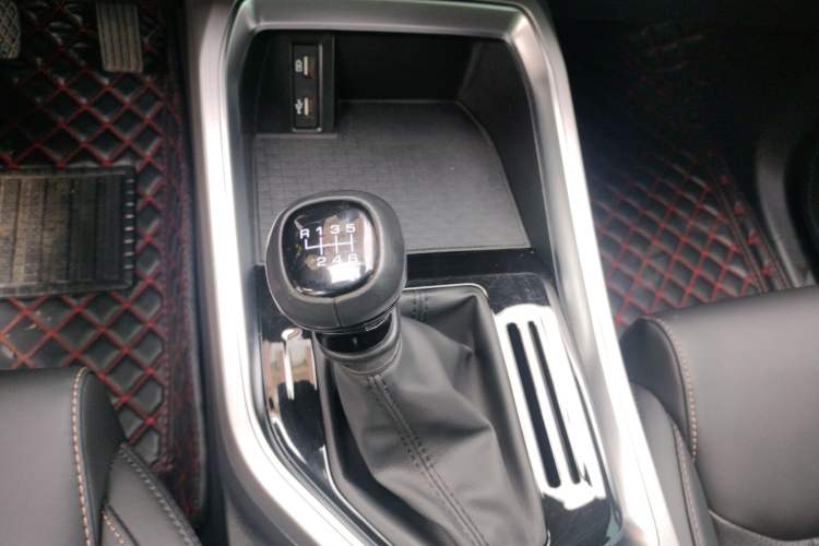 Used Wuling Jiachen 2022 1.5T Manual Comfort & Dynamic Version Gear Lever