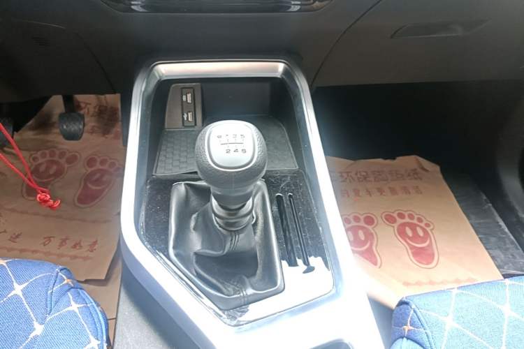 Used Wuling Jiachen 2022 1.5L Manual Enjoyment Elite Model Gear Lever