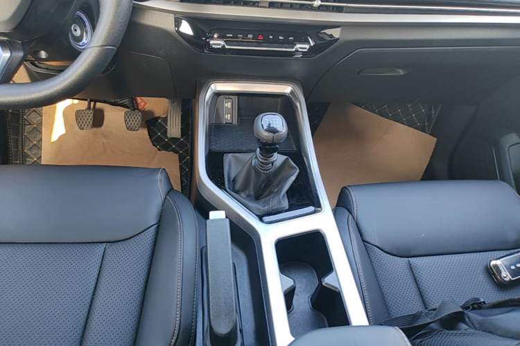 Used Wuling Jiachen 2022 1.5L Manual Comfort Edition Gear Lever