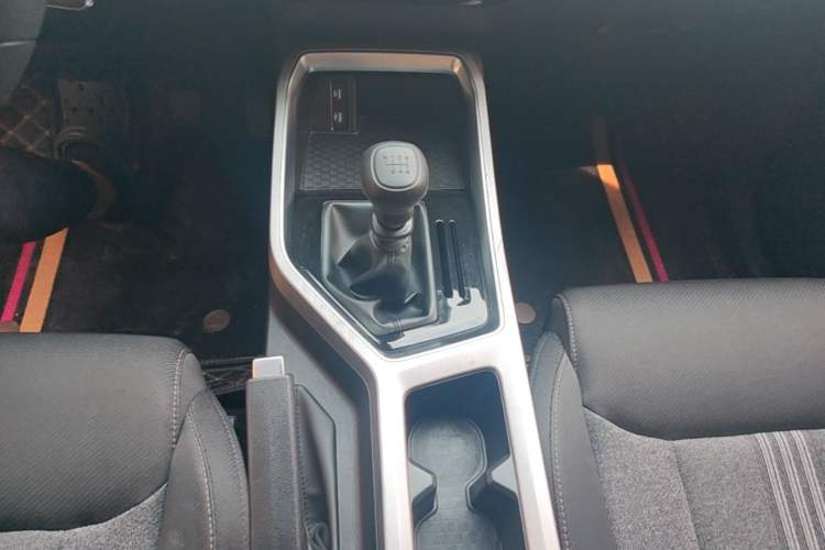 Used Wuling Jiachen 2022 1.5L Manual Enjoyment Elite Model Gear Lever