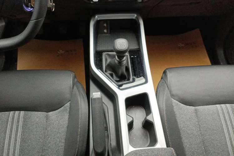 Used Wuling Jiachen 2022 1.5L Manual Enjoyment Elite Model Gear Lever