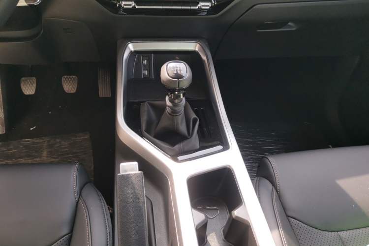 Used Wuling Jiachen 2022 1.5L Manual Comfort Edition Gear Lever