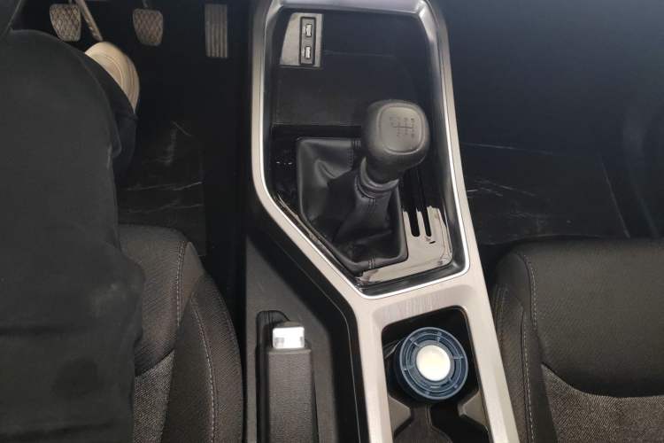 Used Wuling Jiachen 2022 1.5L Manual Enjoyment Elite Model Gear Lever