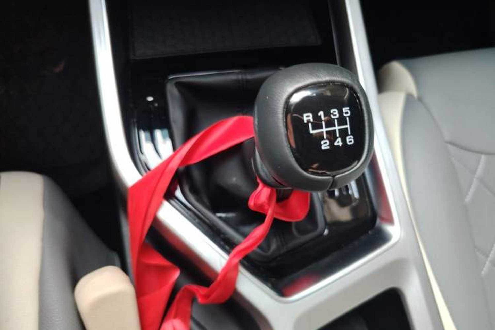 Used Wuling Jiachen 2022 1.5T Manual Light Enjoyment Dynamic Version Gear Lever