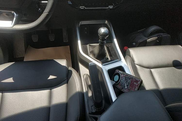 Used Wuling Jiachen 2022 1.5T Manual Comfort & Dynamic Version Gear Lever