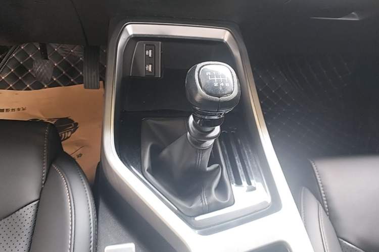 Used Wuling Jiachen 2022 1.5T Manual Comfort & Dynamic Version Gear Lever