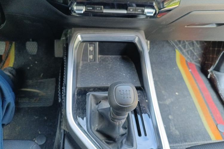 Used Wuling Jiachen 2022 1.5L Manual Enjoyment Elite Model Gear Lever
