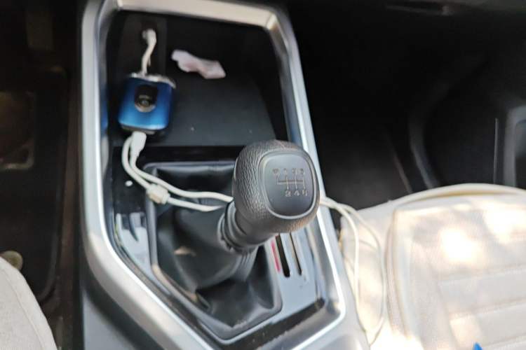 Used Wuling Jiachen 2022 1.5L Manual Enjoyment Elite Model Gear Lever
