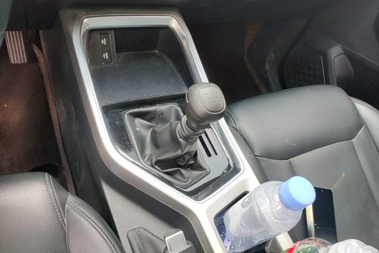 Used Wuling Jiachen 2022 1.5L Manual Enjoyment Elite Model Gear Lever