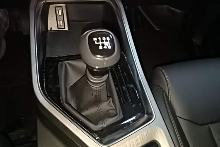Used Wuling Jiachen 2022 1.5L Manual Comfort Edition Gear Lever
