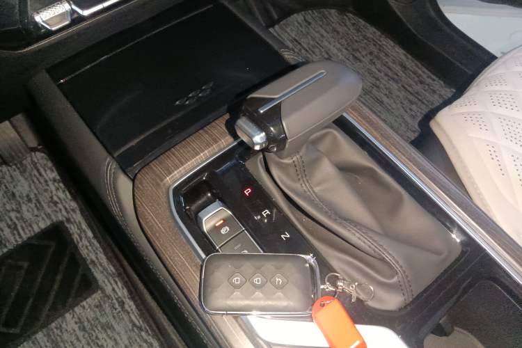 Used Wuling Jiachen 2022 1.5T CVT Smart Luxury Version Gear Lever