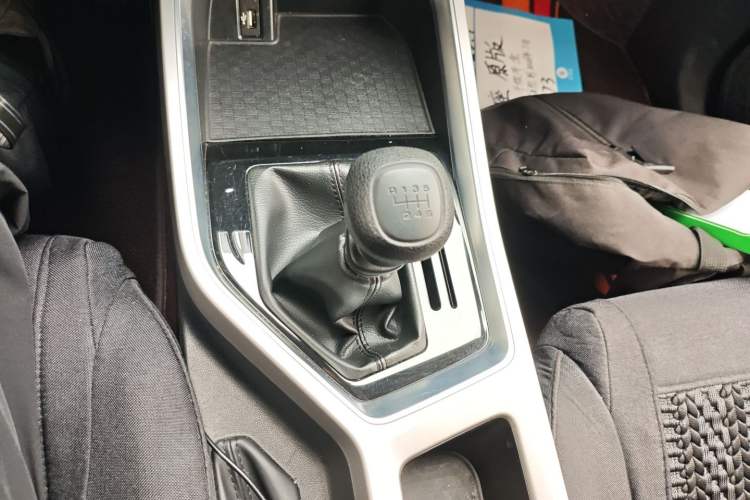 Used Wuling Jiachen 2022 1.5L Manual Enjoyment Elite Model Gear Lever