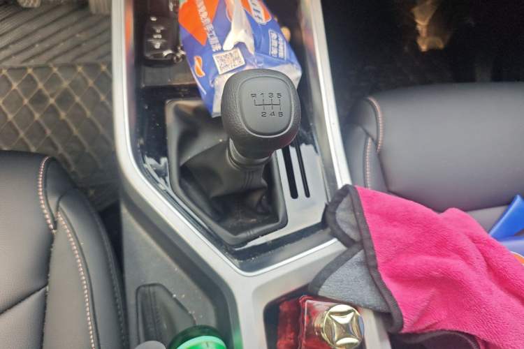 Used Wuling Jiachen 2022 1.5L Manual Enjoyment Elite Model Gear Lever