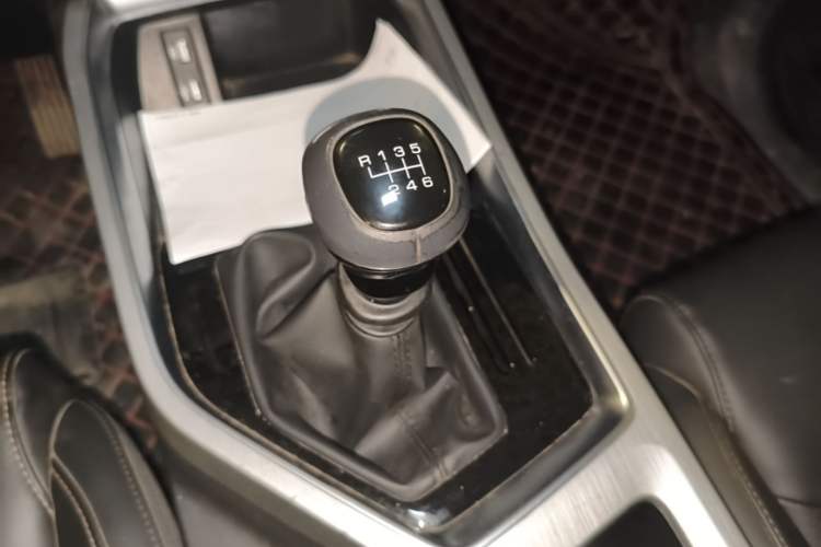 Used Wuling Jiachen 2022 1.5T Manual Comfort & Dynamic Version Gear Lever