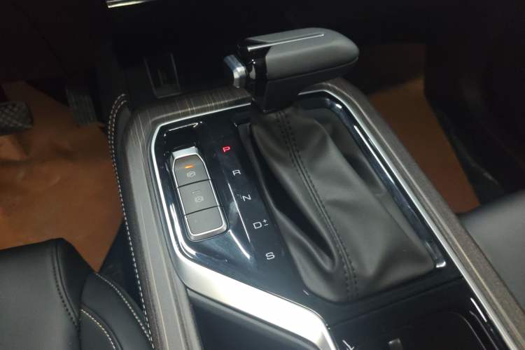Used Wuling Jiachen 2022 1.5T CVT Smart Luxury Version Gear Lever