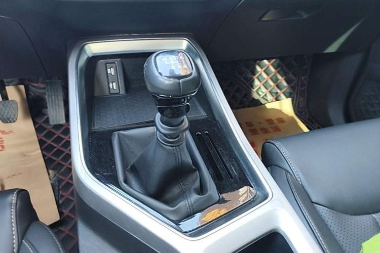 Used Wuling Jiachen 2022 1.5T Manual Light Enjoyment Dynamic Version Gear Lever