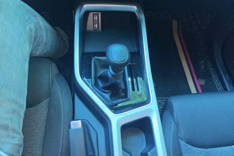Used Wuling Jiachen 2022 1.5L Manual Enjoyment Elite Model Gear Lever
