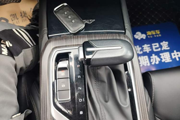 Used Wuling Jiachen 2022 1.5T CVT Smart Luxury Version Gear Lever