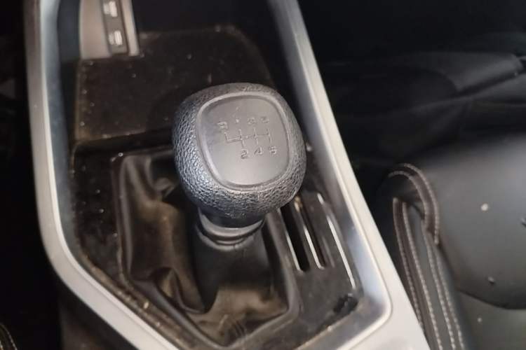 Used Wuling Jiachen 2022 1.5L Manual Enjoyment Elite Model Gear Lever