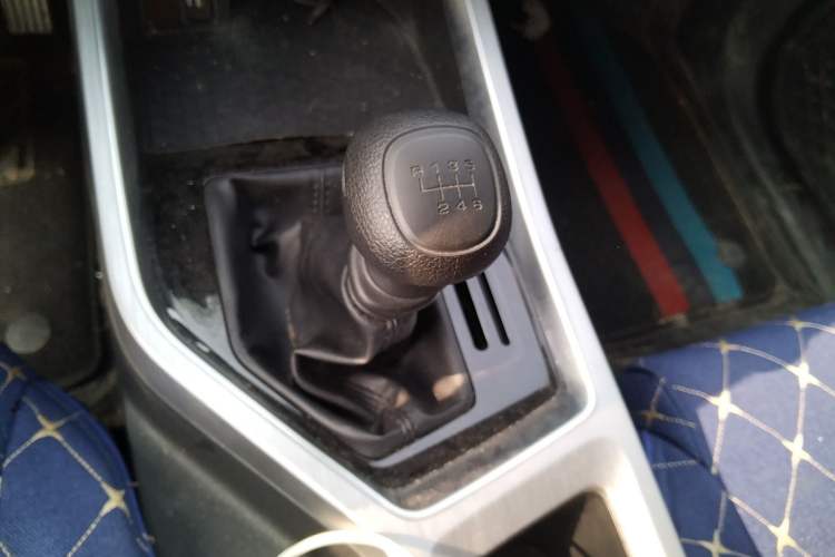 Used Wuling Jiachen 2022 1.5L Manual Enjoyment Elite Model Gear Lever