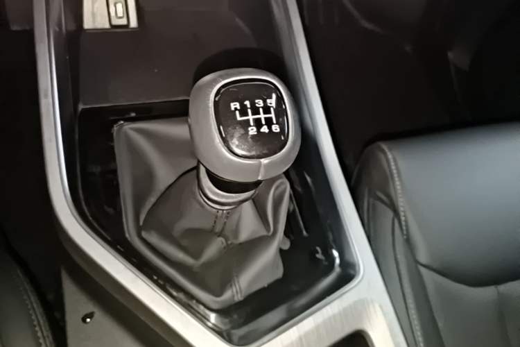 Used Wuling Jiachen 2022 1.5L Manual Comfort Edition Gear Lever