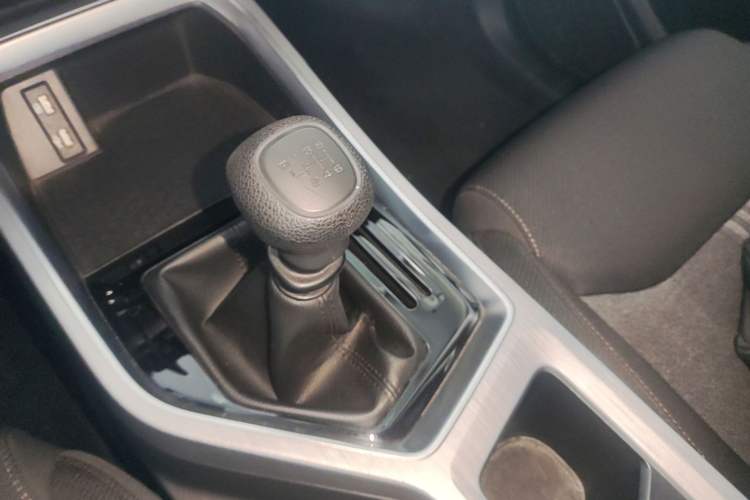 Used Wuling Jiachen 2022 1.5L Manual Enjoyment Elite Model Gear Lever