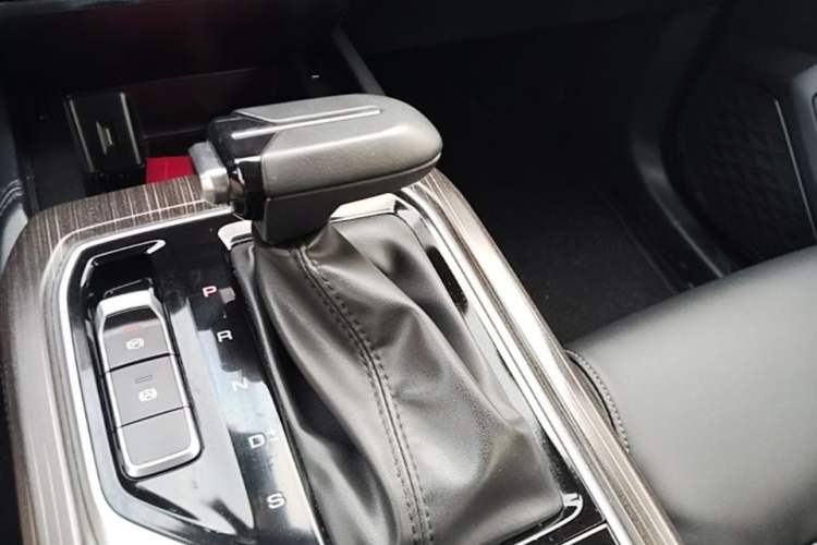 Used Wuling Jiachen 2022 1.5T CVT Smart Luxury Version Gear Lever