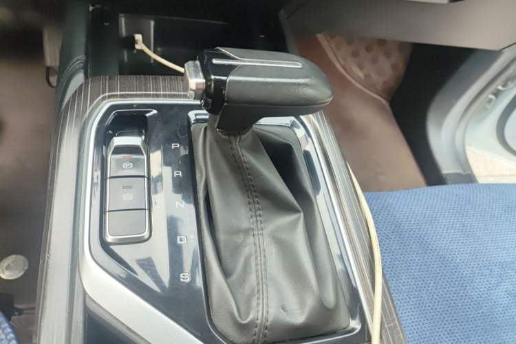 Used Wuling Jiachen 2022 1.5T CVT Smart Luxury Version Gear Lever