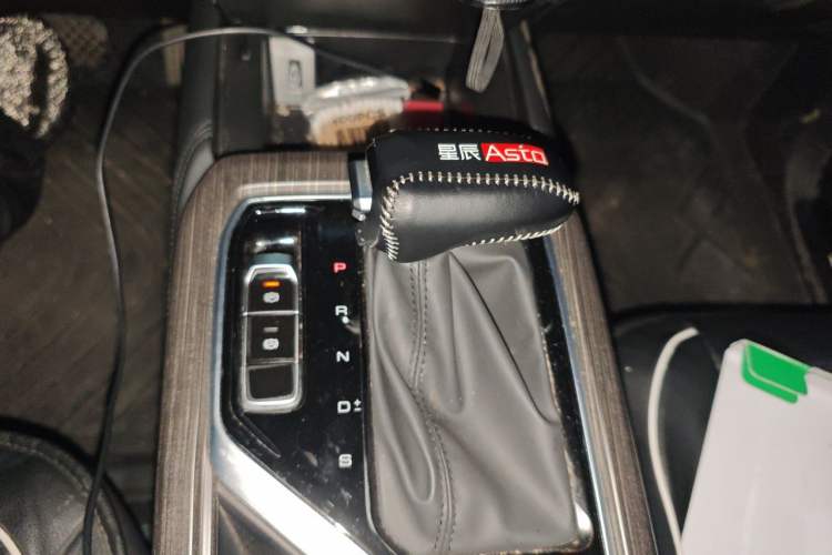Used Wuling Jiachen 2022 1.5T CVT Deluxe Flagship Edition Gear Lever