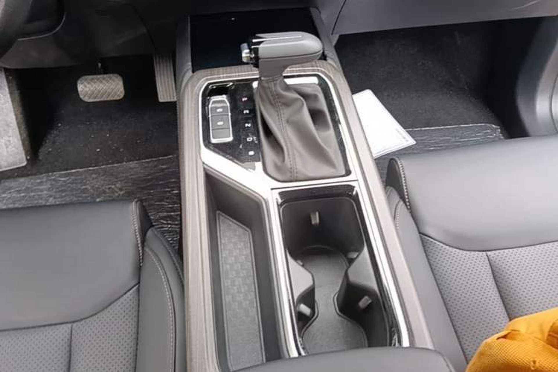 Used Wuling Jiachen 2022 1.5T CVT Smart Luxury Version Gear Lever