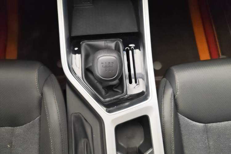 Used Wuling Jiachen 2022 1.5L Manual Enjoyment Elite Model Gear Lever
