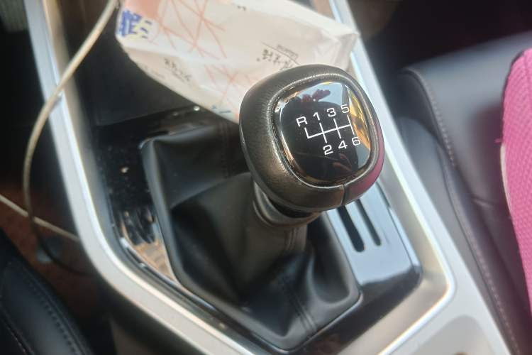 Used Wuling Jiachen 2022 1.5T Manual Light Enjoyment Dynamic Version Gear Lever
