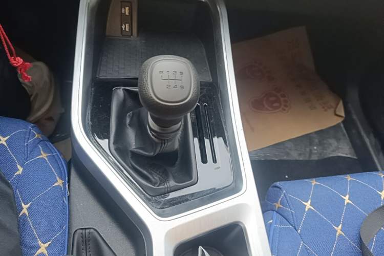 Used Wuling Jiachen 2022 1.5L Manual Enjoyment Elite Model Gear Lever