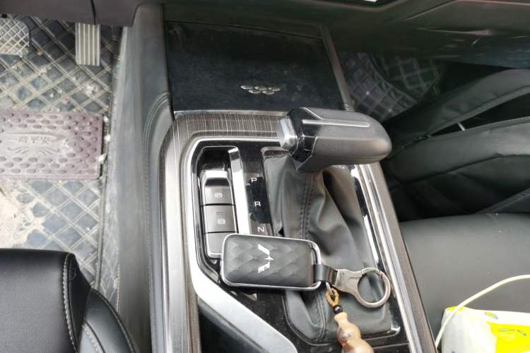 Used Wuling Jiachen 2022 1.5T CVT Smart Luxury Version Gear Lever
