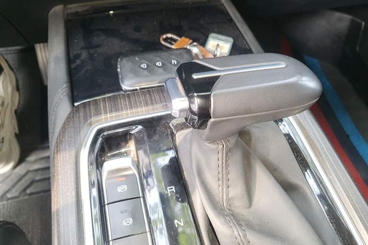 Used Wuling Jiachen 2022 1.5T CVT Smart Luxury Version Gear Lever