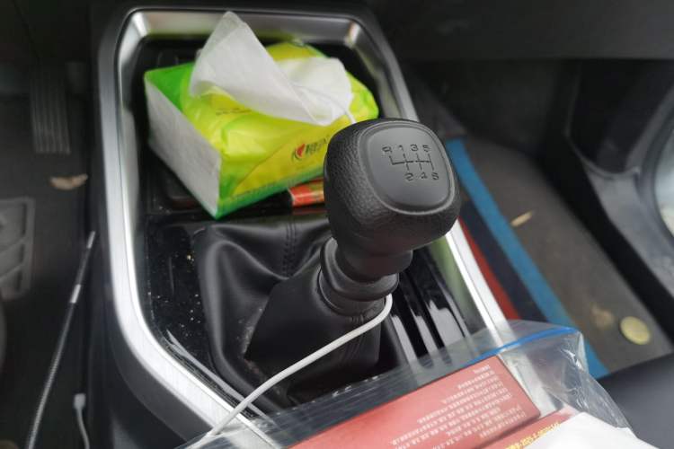 Used Wuling Jiachen 2022 1.5L Manual Enjoyment Elite Model Gear Lever