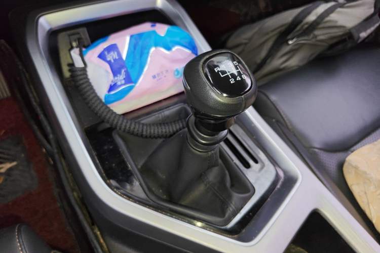 Used Wuling Jiachen 2022 1.5T Manual Light Enjoyment Dynamic Version Gear Lever
