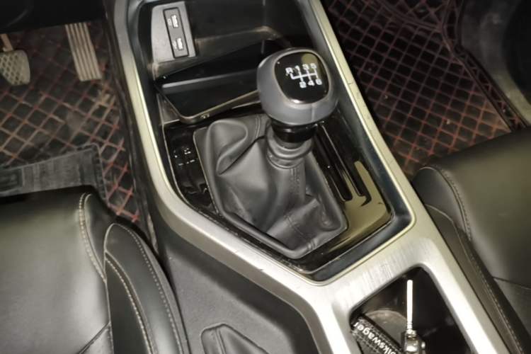 Used Wuling Jiachen 2022 1.5T Manual Comfort & Dynamic Version Gear Lever