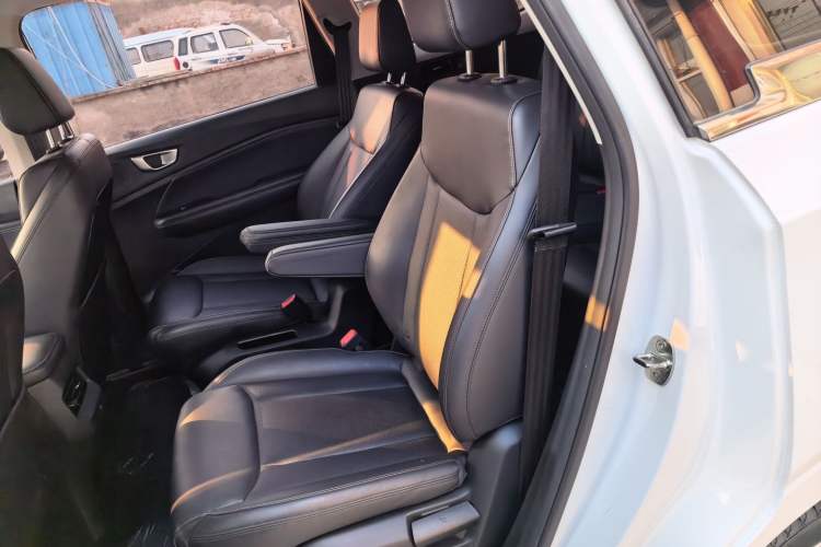 Used Wuling Jiachen 2022 1.5T CVT Smart Luxury Version Interior 1
