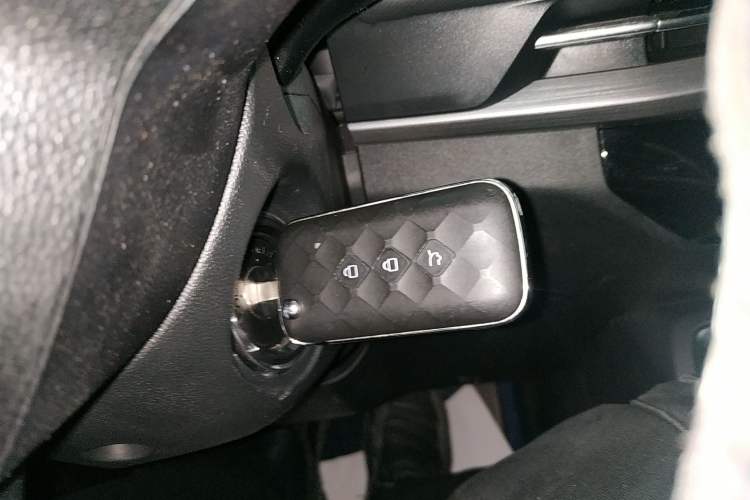 Used Wuling Jiachen 2022 1.5L Manual Light Comfort Edition Interior 1