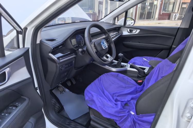Used Wuling Jiachen 2022 1.5L Manual Enjoyment Elite Model Interior 1