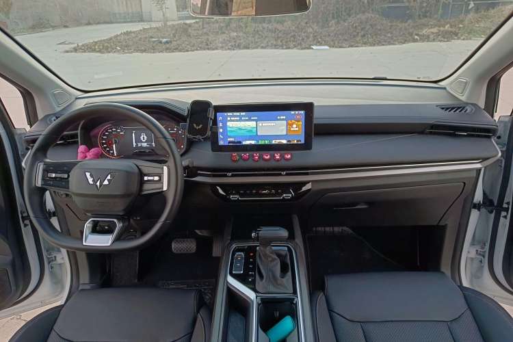 Used Wuling Jiachen 2022 1.5T CVT Smart Luxury Version Interior 1