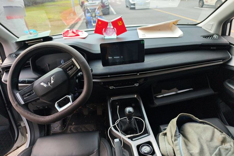Used Wuling Jiachen 2022 1.5L Manual Comfort Edition Interior 2