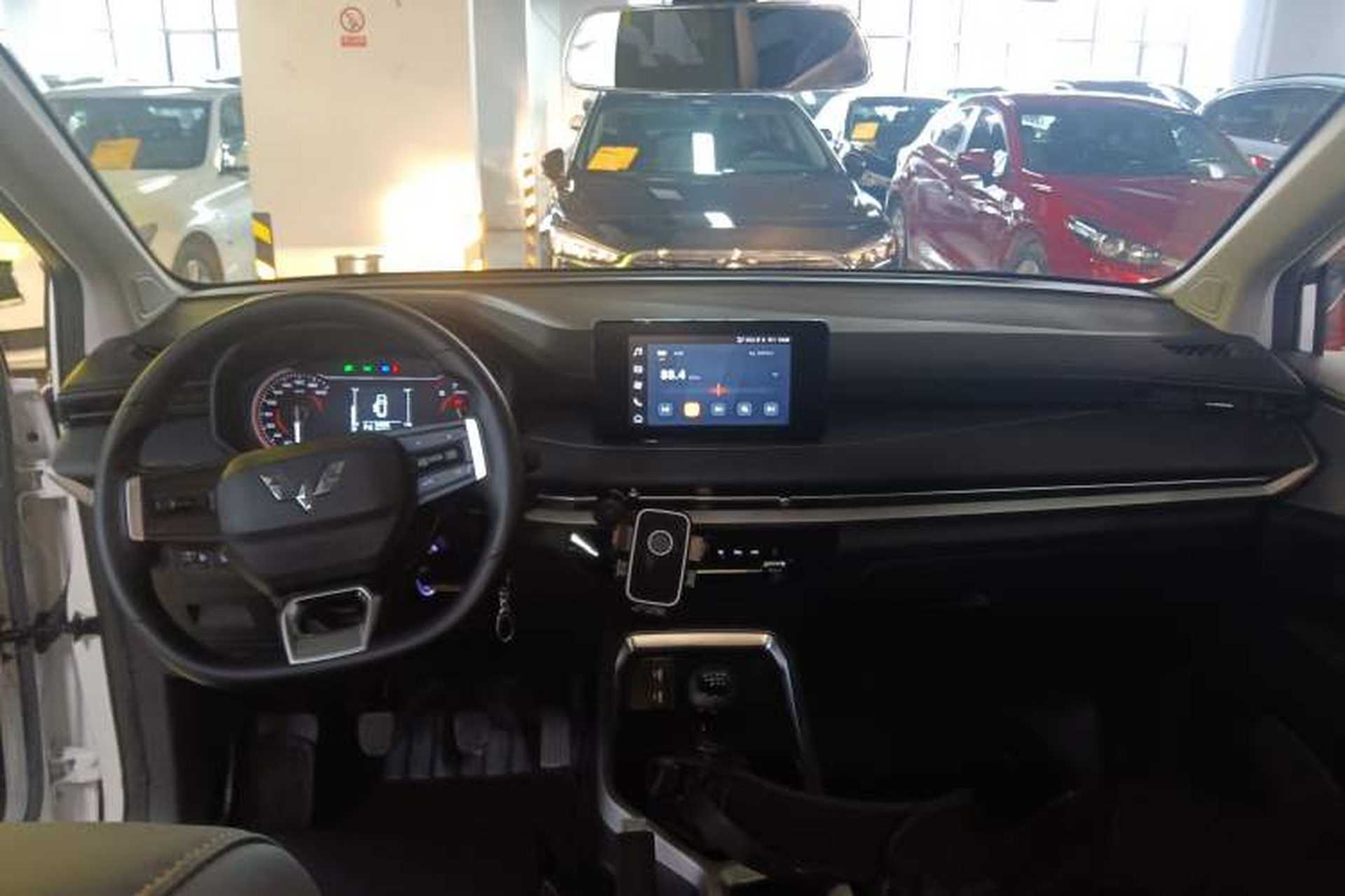 Used Wuling Jiachen 2022 1.5L Manual Comfort Edition Interior 2