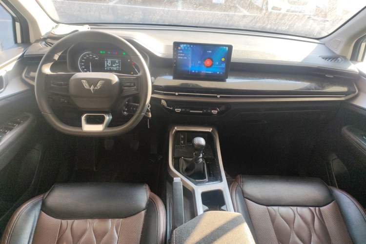 Used Wuling Jiachen 2022 1.5L Manual Enjoyment Elite Model Interior 2