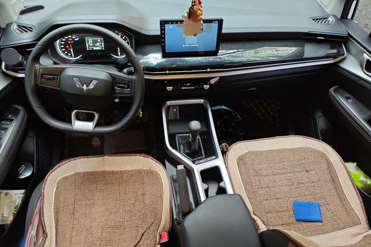 Used Wuling Jiachen 2022 1.5L Manual Enjoyment Elite Model Interior 2