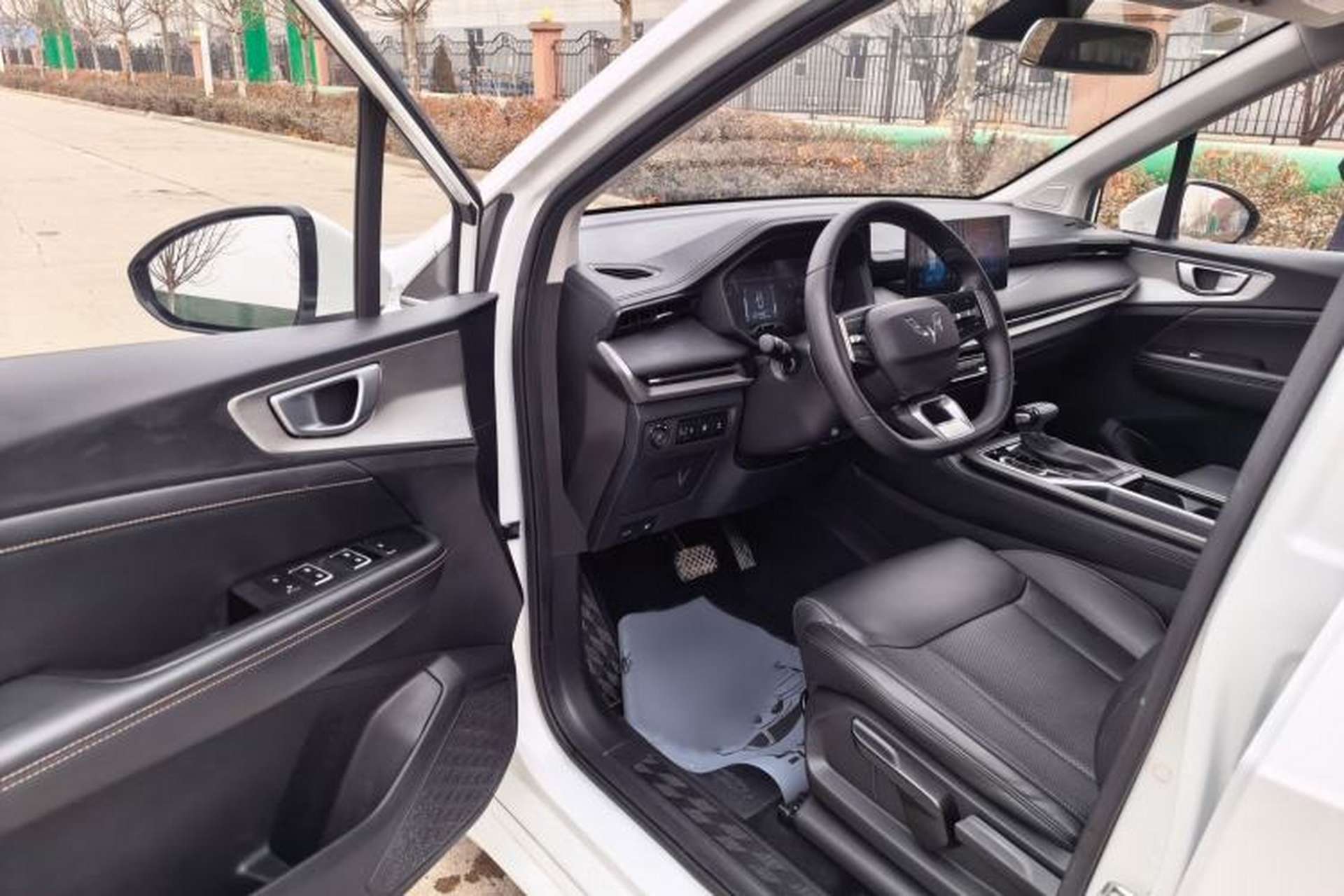 Used Wuling Jiachen 2022 1.5T CVT Smart Luxury Version Interior 2