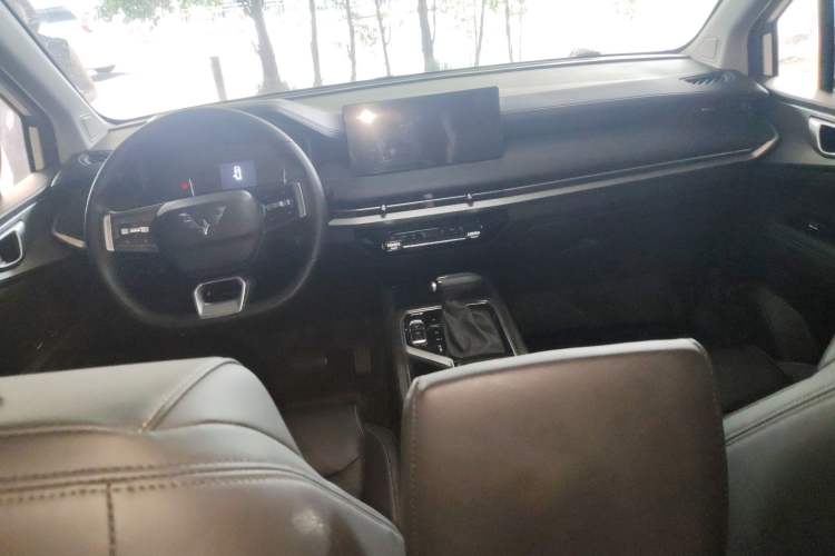 Used Wuling Jiachen 2022 1.5T CVT Smart Luxury Version Interior 2