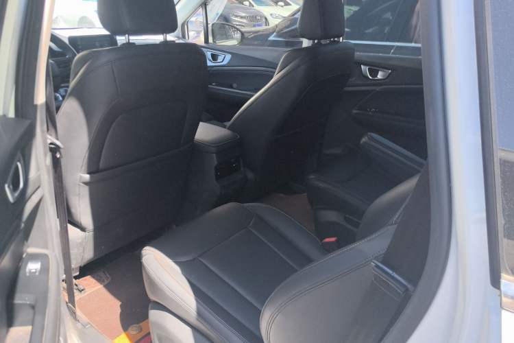 Used Wuling Jiachen 2022 1.5T Manual Light Enjoyment Dynamic Version Interior 2