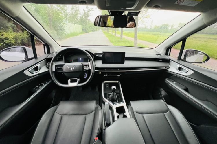 Used Wuling Jiachen 2022 1.5L Manual Comfort Edition Interior 2